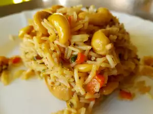 Basmati-Reis mit Cashewnüssen und Pinienkernen