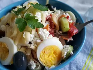 Ovcharska Salat mit Schweinefilet