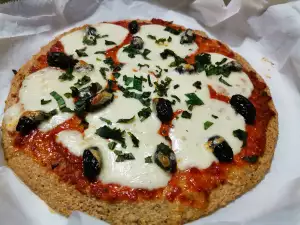 Gesunde Pizza mit Haferkleieteig