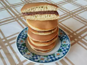 Dorayaki - japanische Pfannkuchen mit roter Bohnenpaste