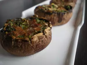 Gefüllte Champignons mit Brokkoli und Mozzarella