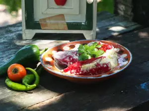 Klassische gefüllte Paprika mit Hackfleisch und Reis