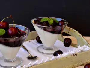 Panna Cotta mit Kirschsalsa