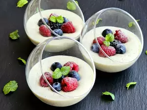 Panna Cotta mit Waldbeeren