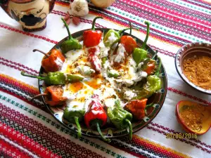 Gebratene Spitzpaprika mit Joghurt