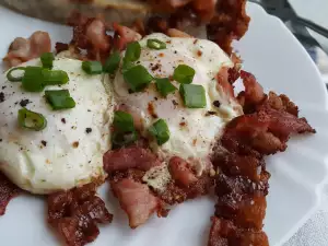 Einfache Spiegeleier mit Speck