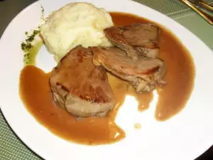 Schweinefilet mit Soße im Ofen