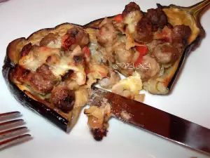 Gefüllte Aubergine mit Fleischbällchen
