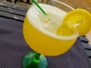 Hausgemachte Limonade mit Pfirsich