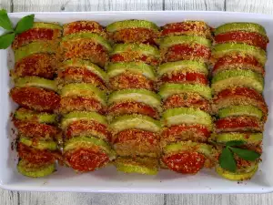 Gebackene Zucchini mit Tomaten und Parmesan