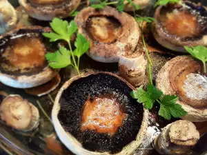 Gebackene Champignons mit Butter im Ofen