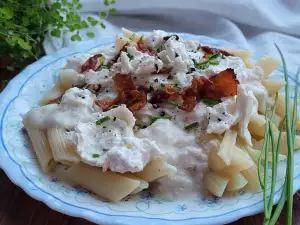 Penne mit Burrata und weißer Soße