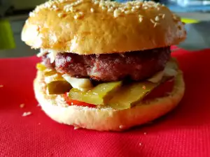 Burger mit hausgemachten Brötchen