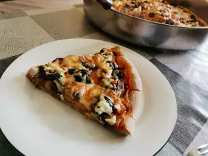 Pizza mit Dinkelteig