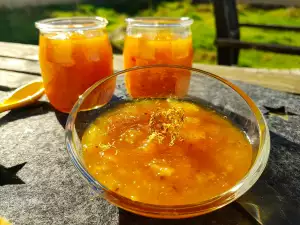 Orangenmarmelade mit Holunderblüten