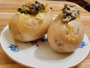 Vegetarisch gefüllte Kartoffeln