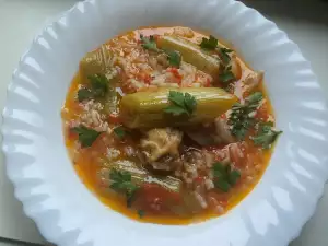 Eintopf mit Hähnchenflügeln und Lauch im Multicooker
