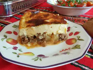 Fluffiger Belag für eine Moussaka