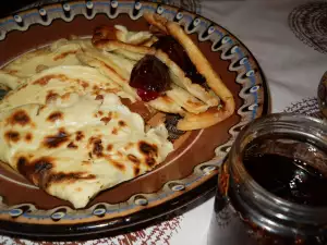 Fluffige Pfannkuchen mit Sprudelwasser