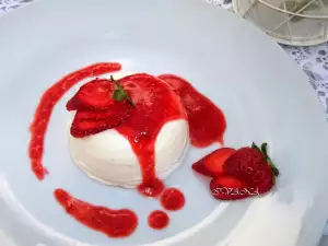 Panna Cotta mit Erdbeersoße