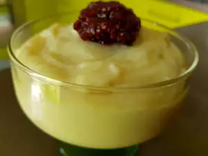 Schnelle Eiercreme für Torten