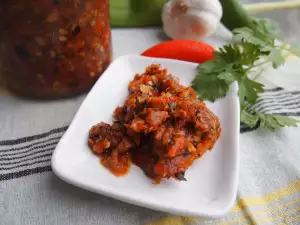 Aufstrich mit gemahlenen Chilischoten im Glas