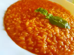 Einfacher und schneller Reis mit Tomaten