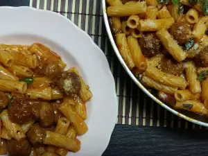 Rigatoni Arabiata mit Fleischbällchen