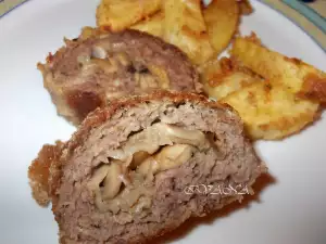 Hackfleischrolle mit Pilzen und Zwiebeln