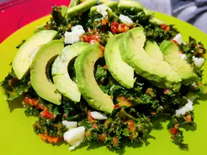 Salat mit Grünkohl und Avocado