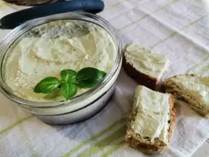 Diätetische herzhafte Creme für Schnittchen