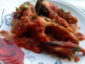Gebratener Karpfen mit Tomatensoße