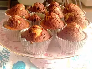 Bunte Muffins mit Kakao