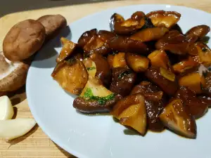 Karamellisierte Shiitake Pilze in Sojasoße