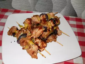 Saftige gegrillte Hähnchenspieße