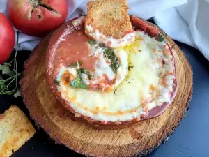 Provolone Käse mit Tomatensoße