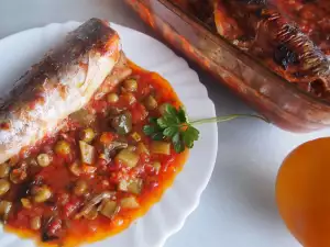 Makrelen in Tomatensoße mit Erbsen und Essiggurken