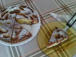 Kuchen mit Pflaumen und Vanille