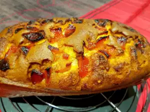 Hausgemachter Kuchen mit Quitten und Äpfeln