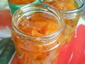 Hausgemachte Marmelade aus weißen Kirschen