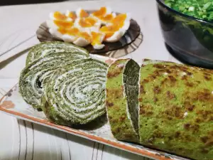 Herzhafte Rolle aus Spinatpfannkuchen