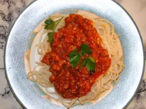 Spaghetti mit Hackfleisch und Tomatensoße