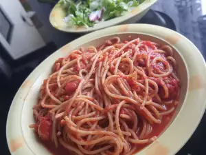 Spaghetti mit Tomatensoße