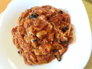 Spaghetti mit Hähnchenfilet und Tomatensoße