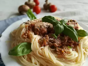 Spaghetti mit Bolognesesoße und Pilzen