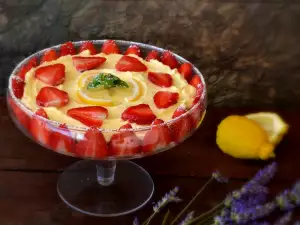 Tiramisu mit Erdbeeren und Zitronencreme