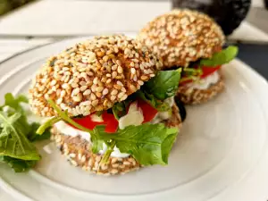 Kalte Sandwiches mit Joghurtsalat und Rucola