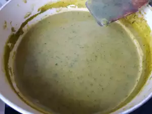 Süppchen aus Radieschenblätter und Kohlrabi