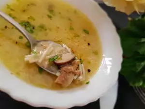 Suppe mit Entenfleisch