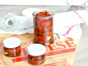 Getrocknete Tomaten mit Basilikum